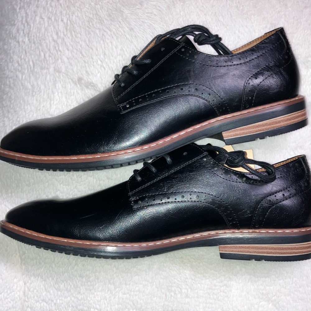 Black Oxford Dress Shoes with Smooth Leather and Classic Design - Picture 5 of 12